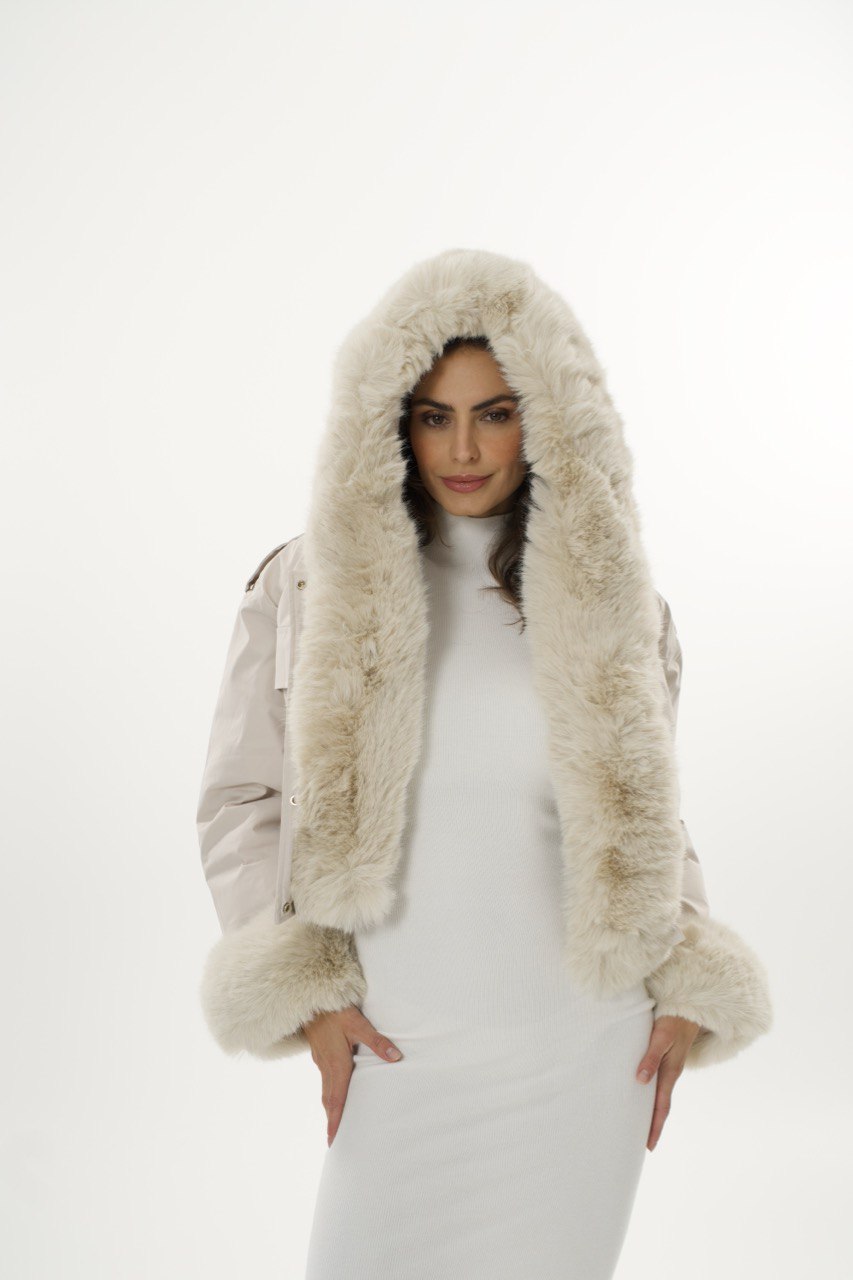 Krem jakna s umjetnim krznom – Soft Luxury layer