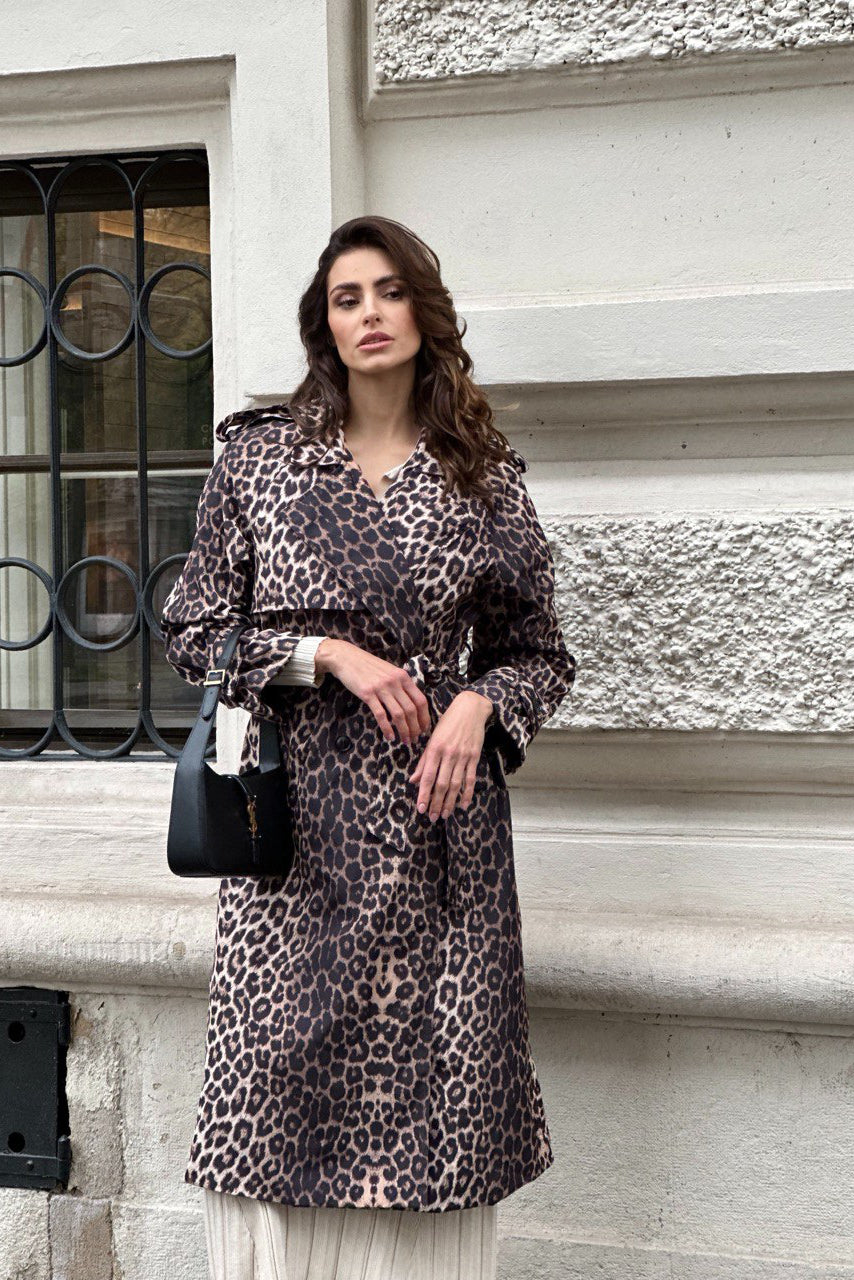Animal print baloner – Bold trench look