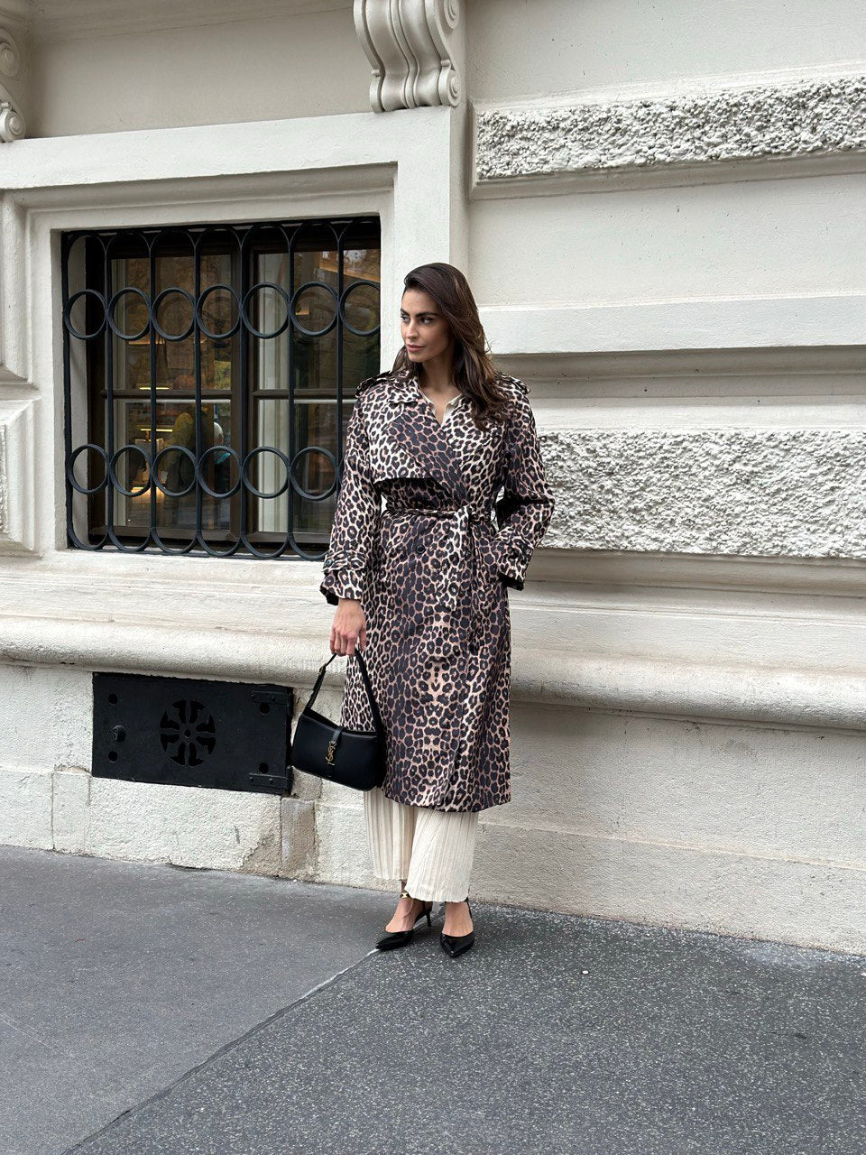 Animal print baloner – Bold trench look