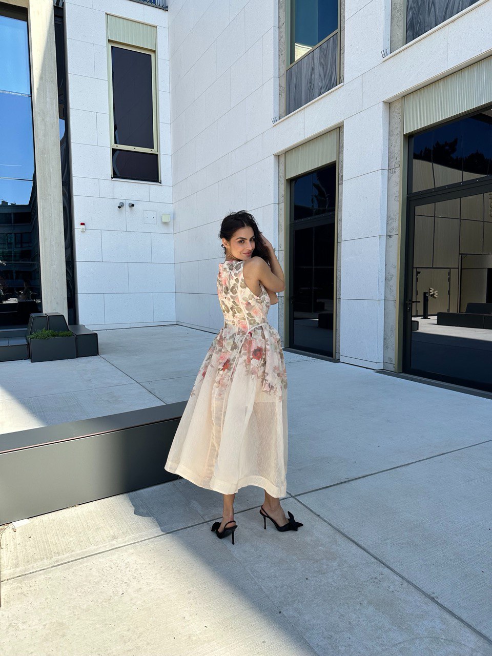 Romantic Bloom Midi Dress – elegantna haljina koja privlači poglede