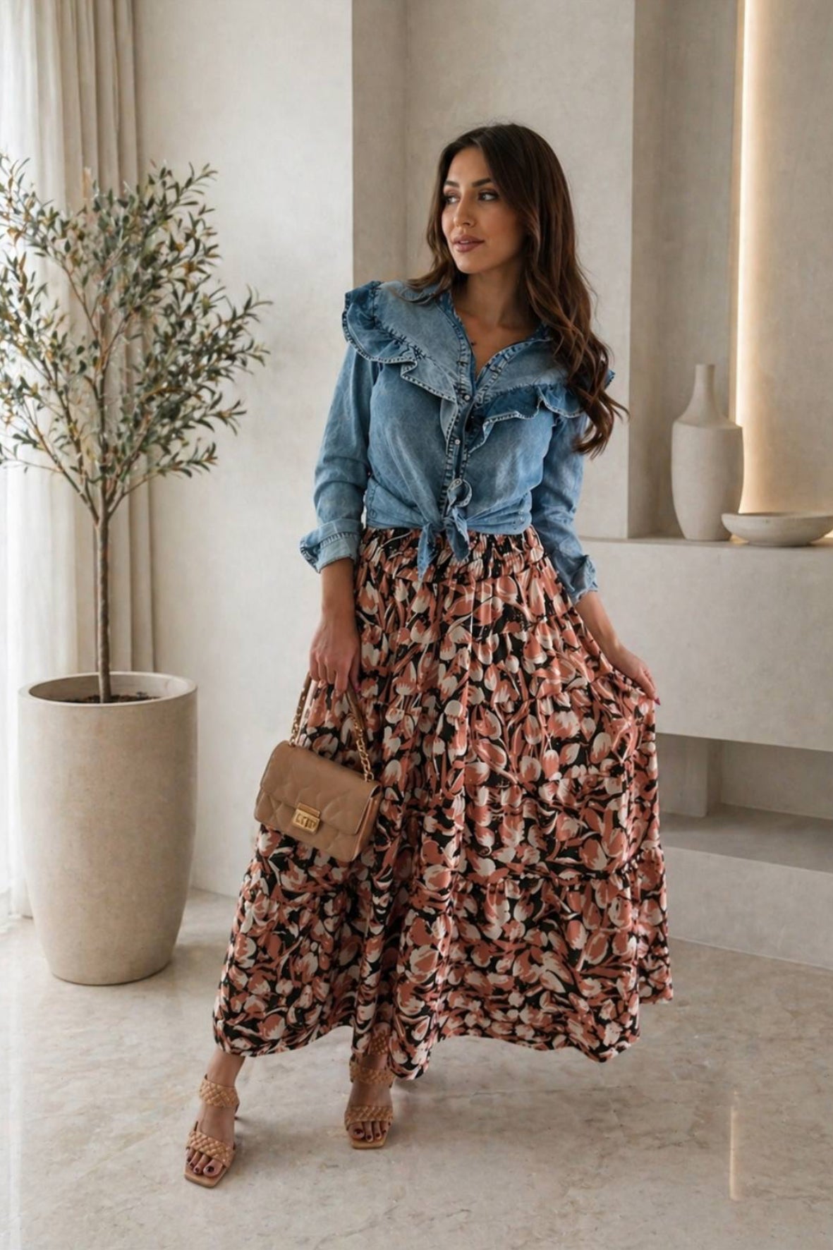 Denim košulja s volanima – Soft Chic look