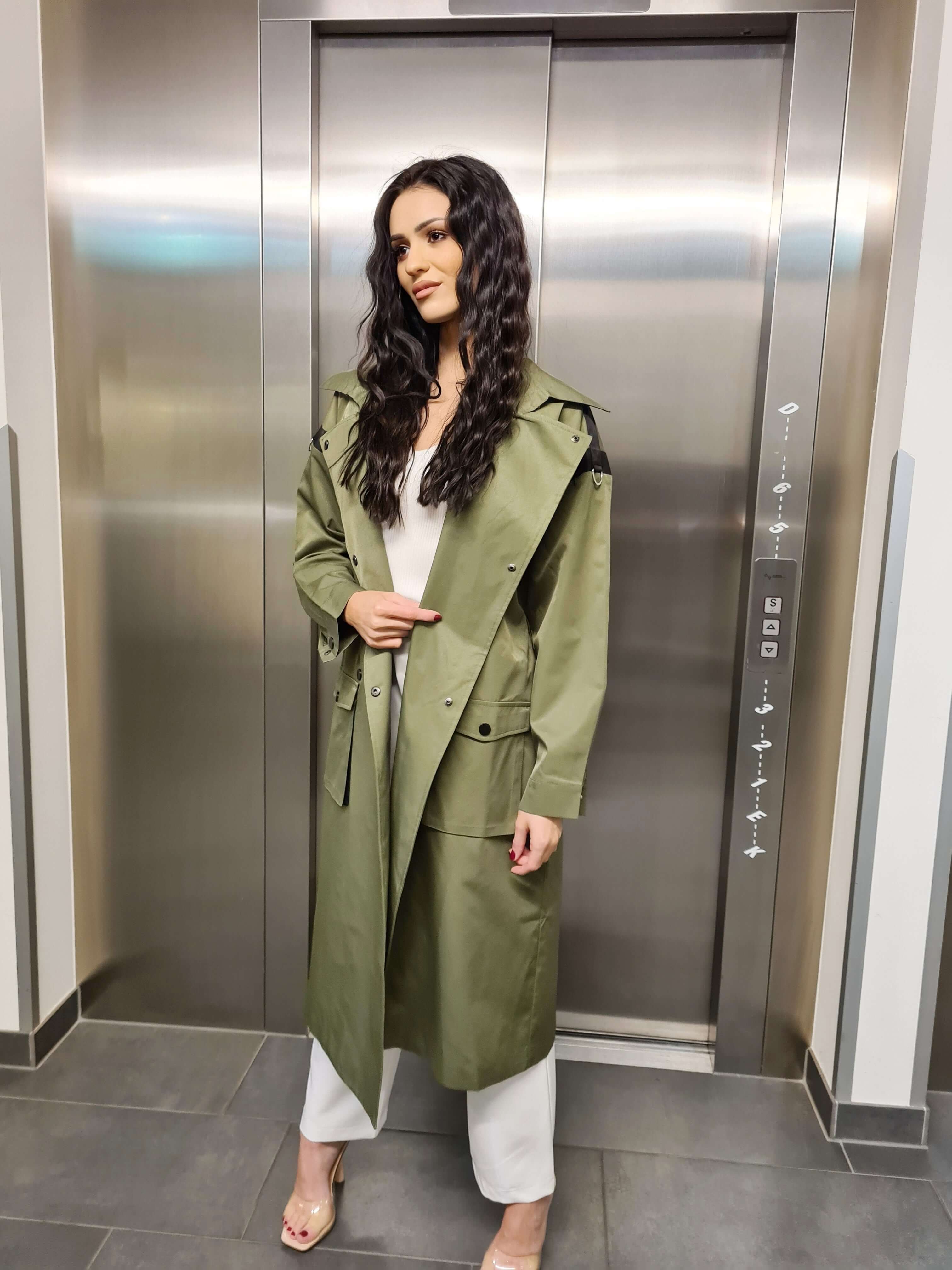 Bež klasični baloner s remenom – Timeless trench look