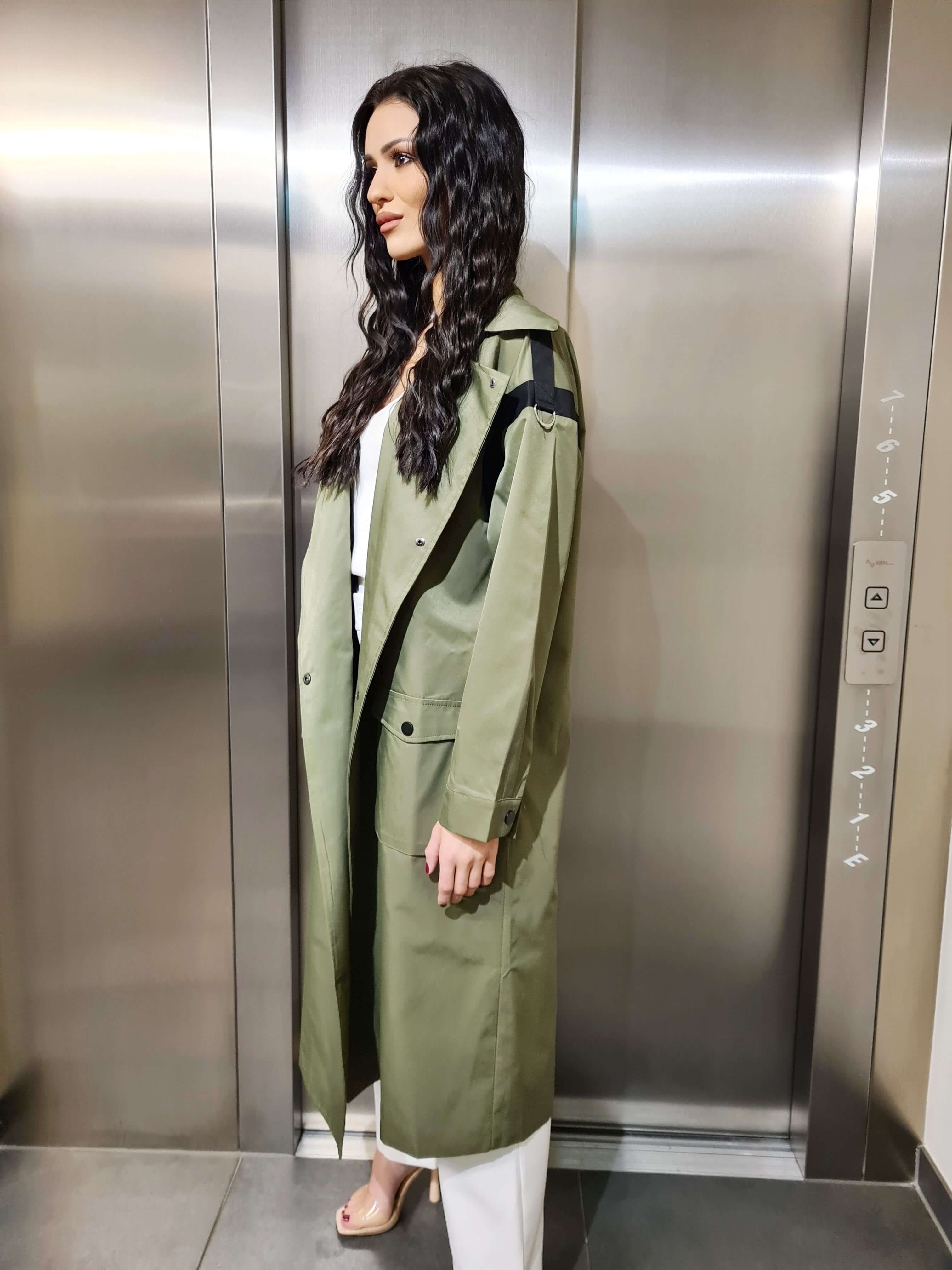 Bež klasični baloner s remenom – Timeless trench look