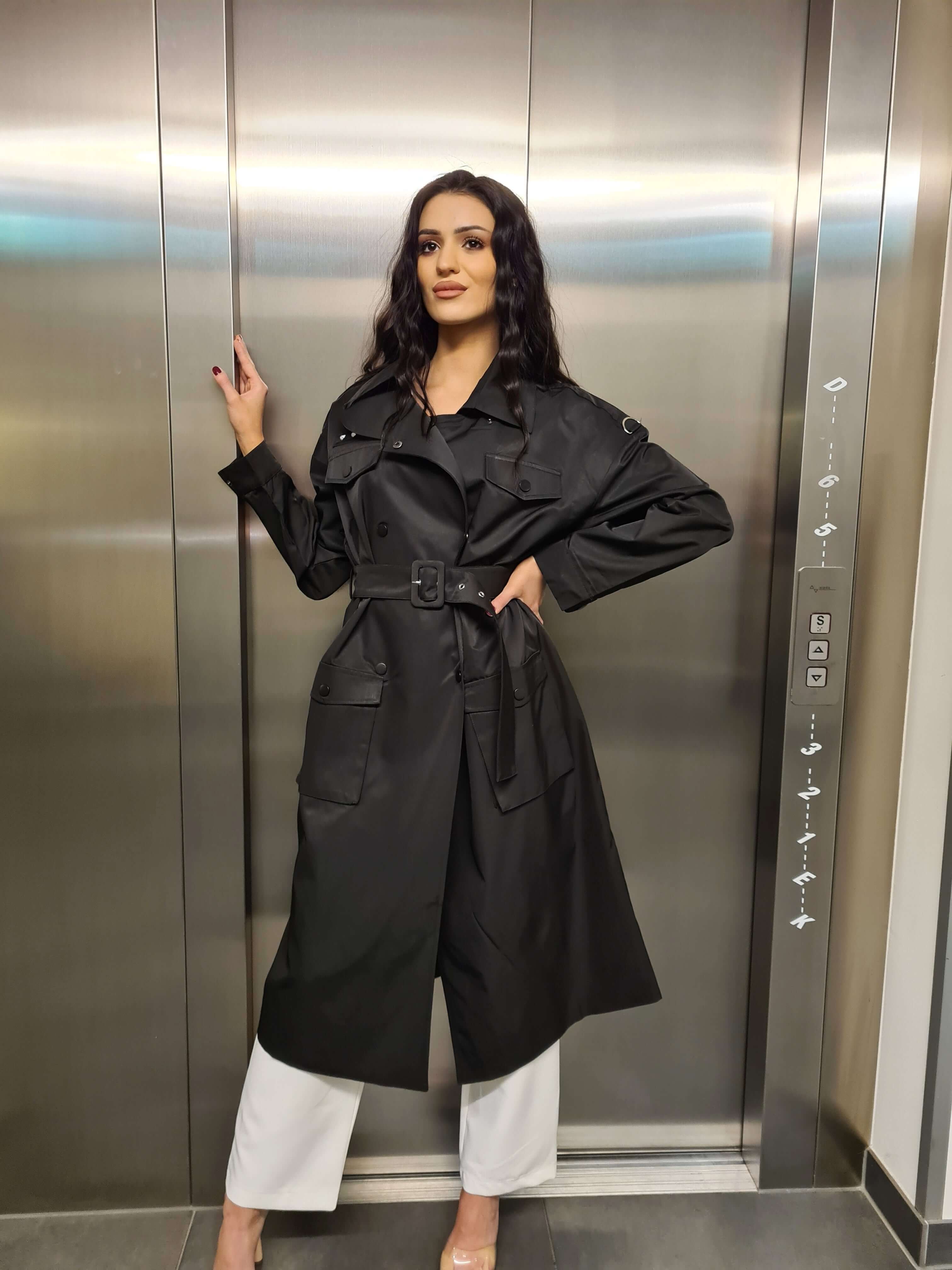 Bež klasični baloner s remenom – Timeless trench look
