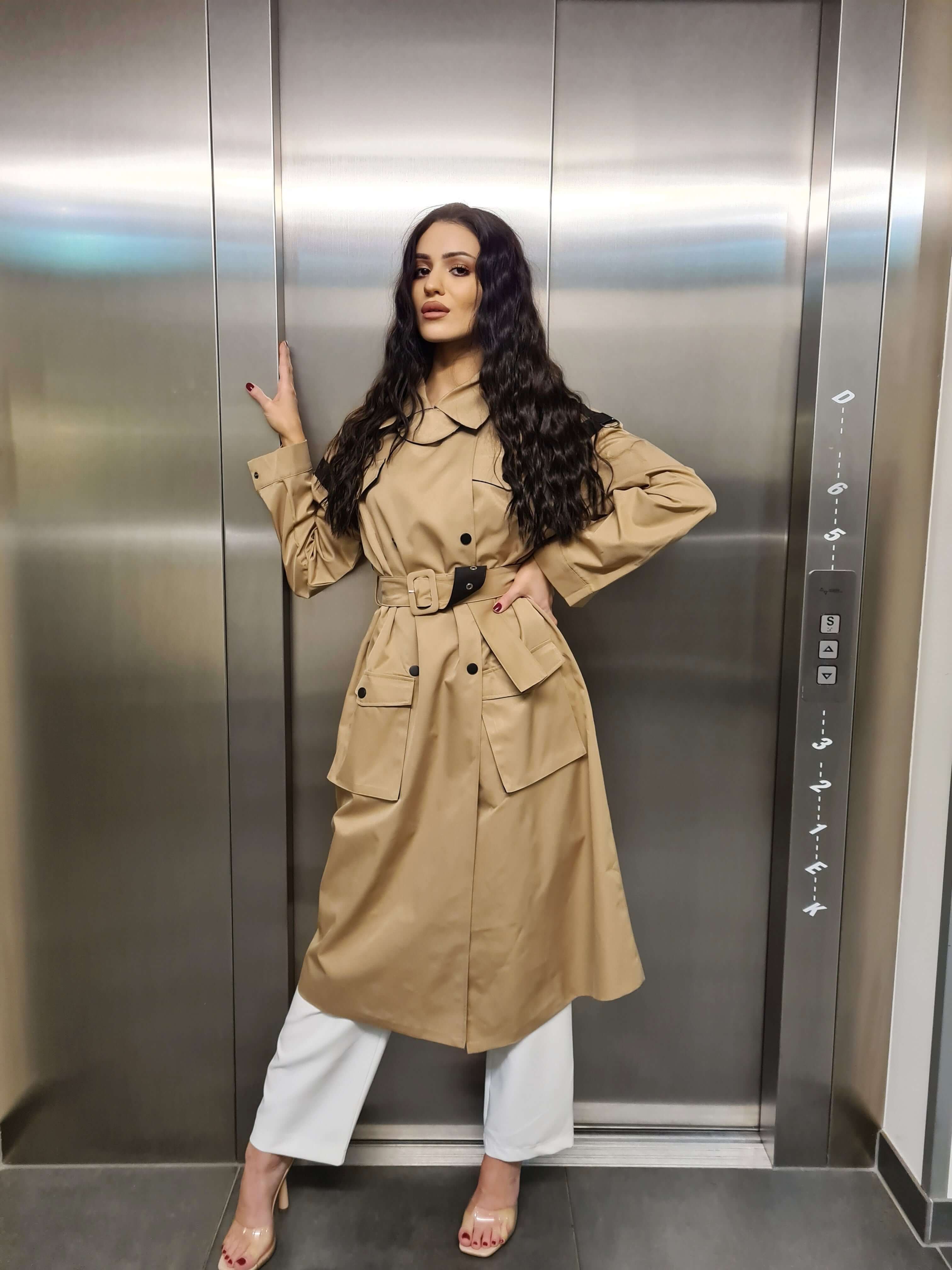 Bež klasični baloner s remenom – Timeless trench look